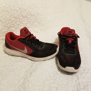 Men's Nike Shoes (Size 7.5)